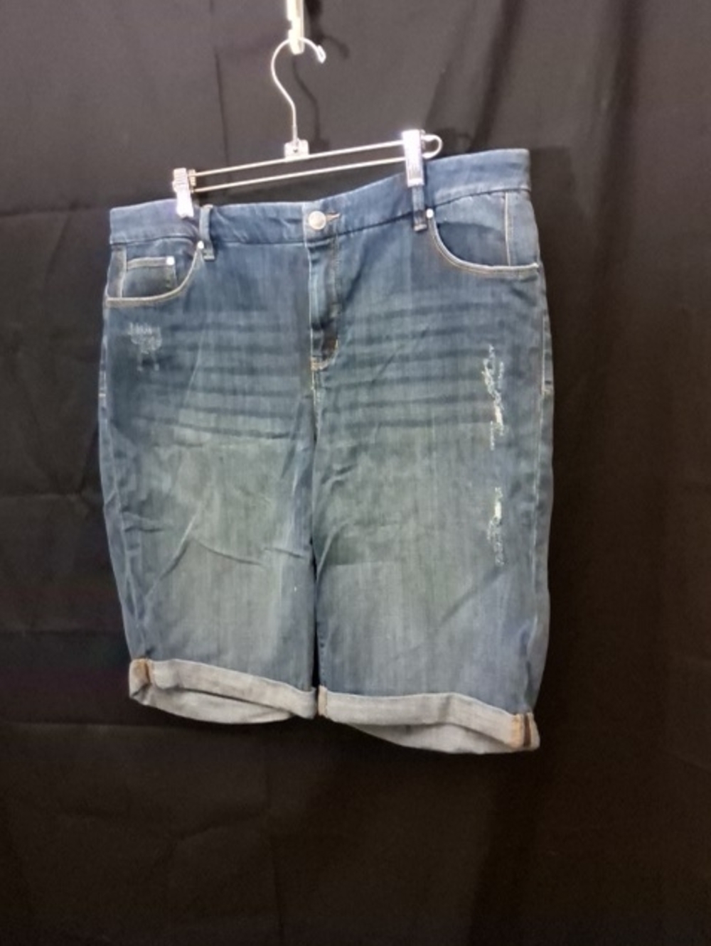 Chico's Girlfriend Blue Rolled Cuff Distressed Denim Shorts Never Worn